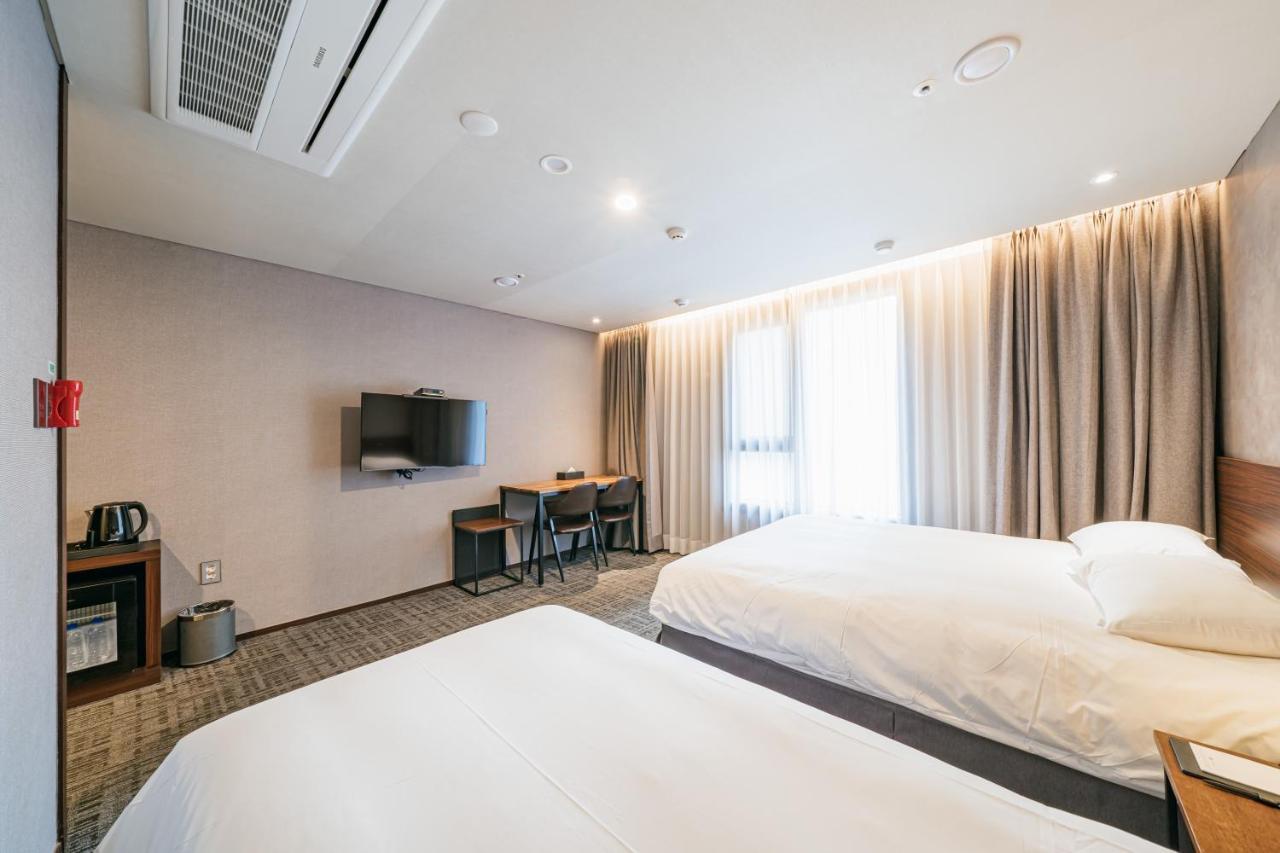 Hotel With City Jeju Ngoại thất bức ảnh